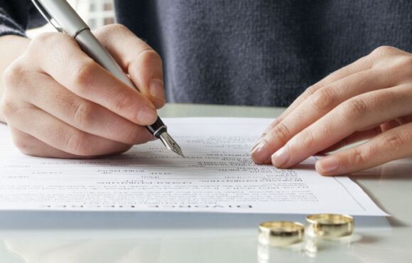 Modification of residence permit after divorce